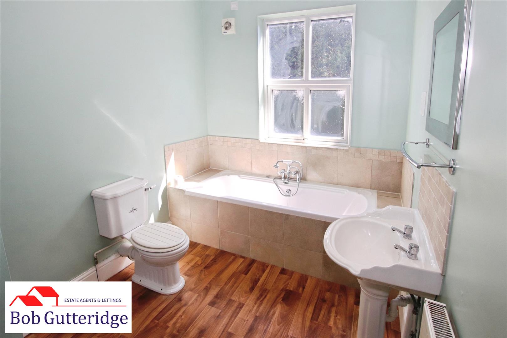 FIRST FLOOR BATHROOM